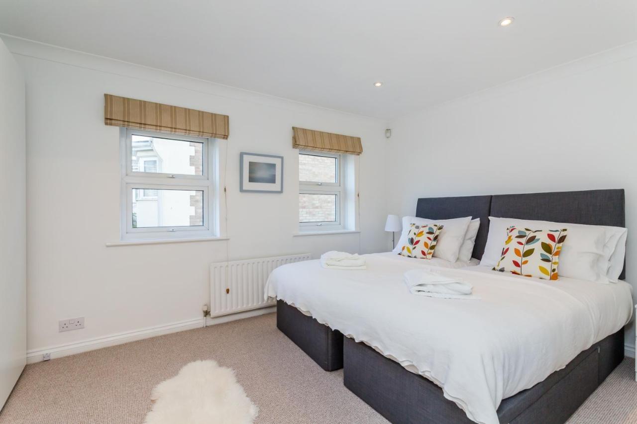 Modern Mews House With Free Parking Space, And Patio By Huluki Sussex Stays Hove Extérieur photo