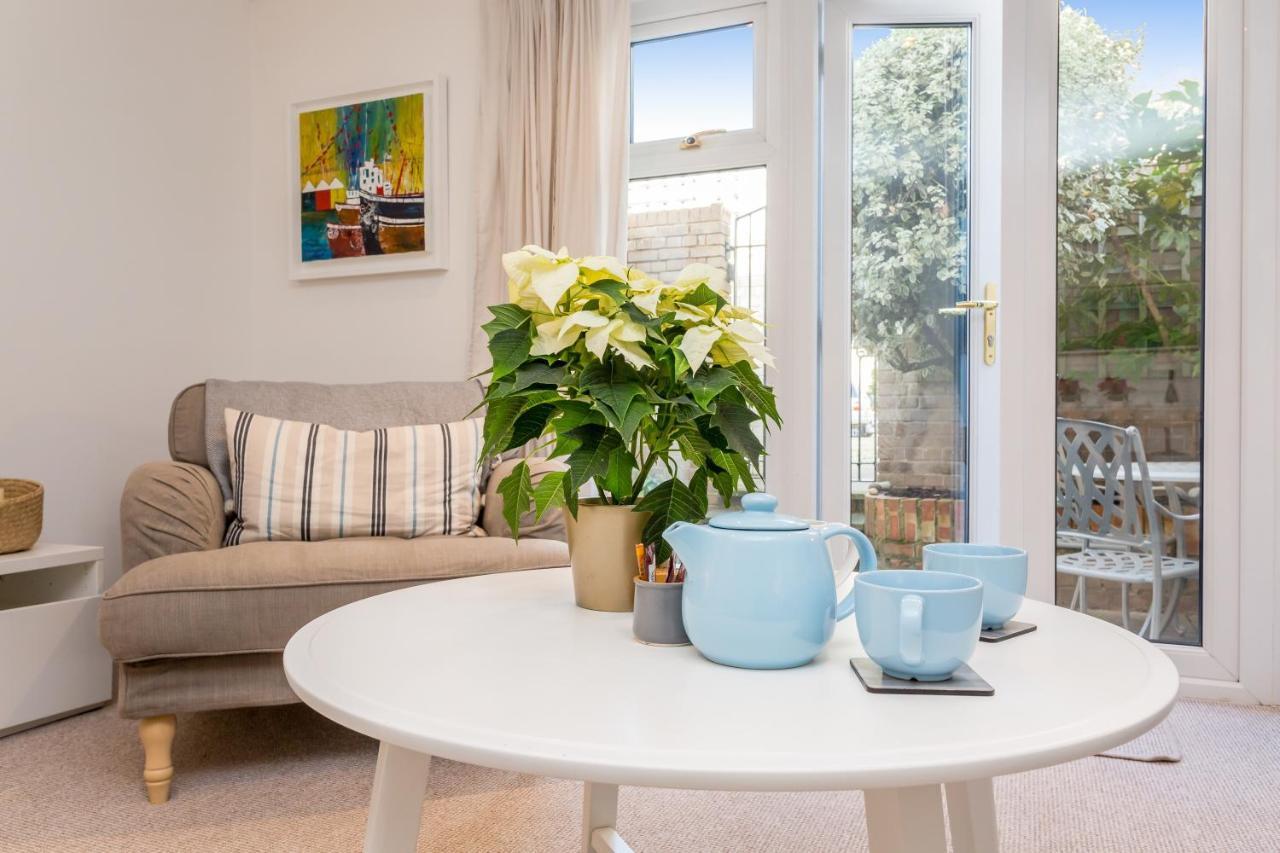 Modern Mews House With Free Parking Space, And Patio By Huluki Sussex Stays Hove Extérieur photo