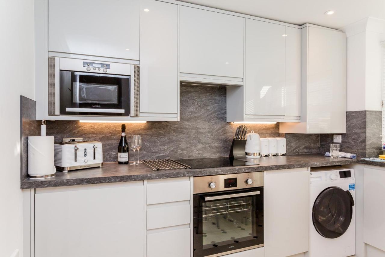 Modern Mews House With Free Parking Space, And Patio By Huluki Sussex Stays Hove Extérieur photo
