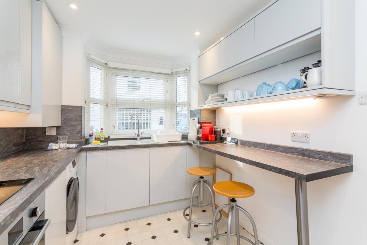 Modern Mews House With Free Parking Space, And Patio By Huluki Sussex Stays Hove Extérieur photo