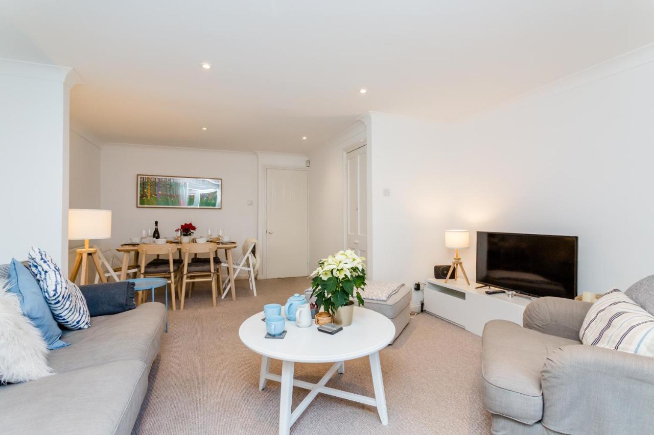 Modern Mews House With Free Parking Space, And Patio By Huluki Sussex Stays Hove Extérieur photo