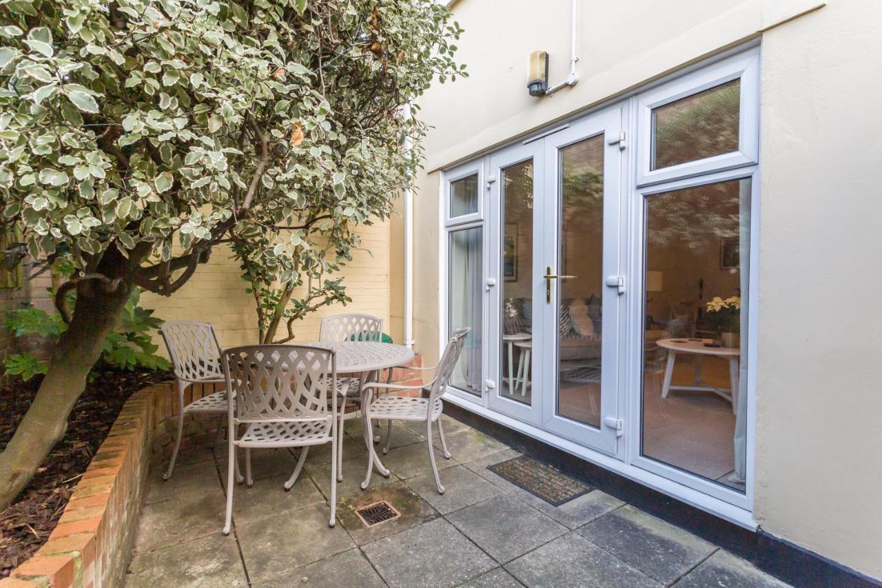 Modern Mews House With Free Parking Space, And Patio By Huluki Sussex Stays Hove Extérieur photo