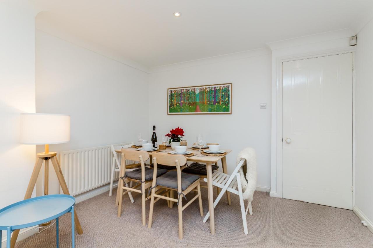 Modern Mews House With Free Parking Space, And Patio By Huluki Sussex Stays Hove Extérieur photo